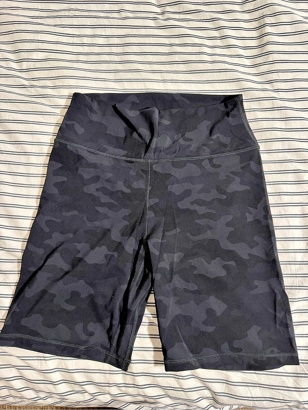 CRZ Yoga Women's Black Camo Athletic Shorts Size XL